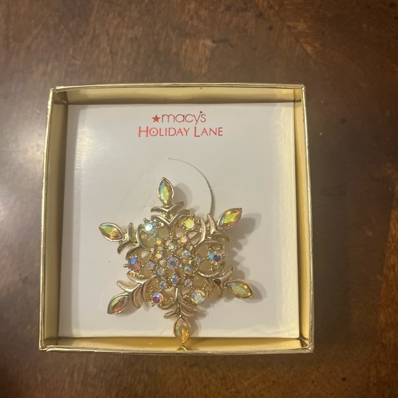 Macys Holiday Lane star pin - Picture 1 of 5